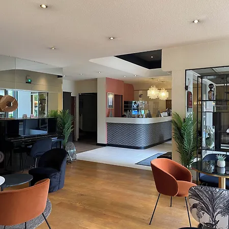 Le Progres Hotel