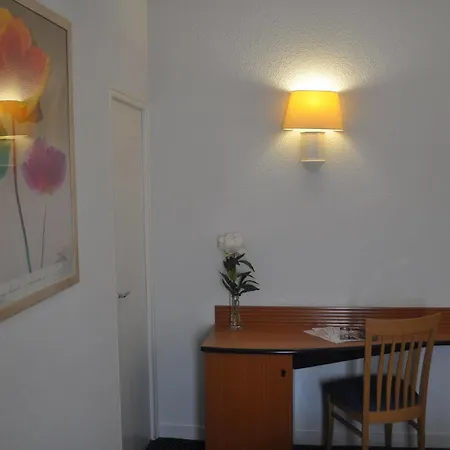 Le Progres Hotel