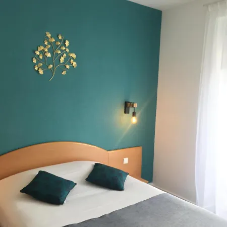 Le Progres Hotel 3*