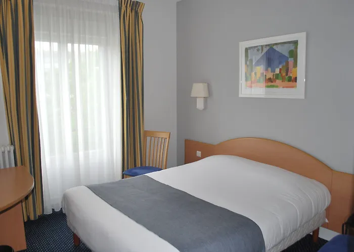 普洛古莱酒店 3* 昂热